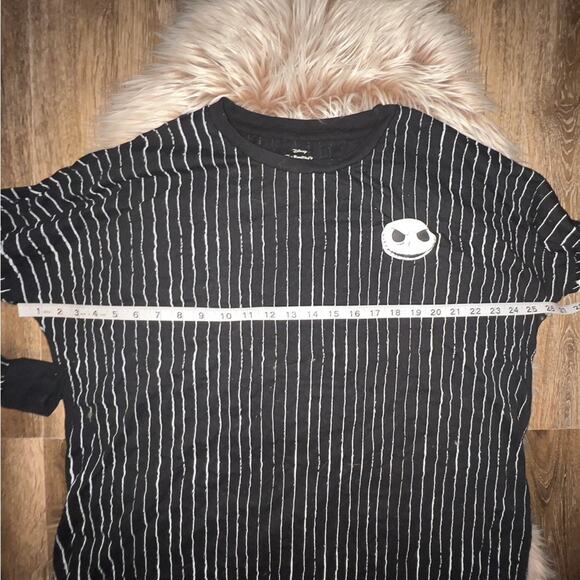 Timmy Burton’s The Night Before Christmas long sleeve shirt - Picture 4 of 7